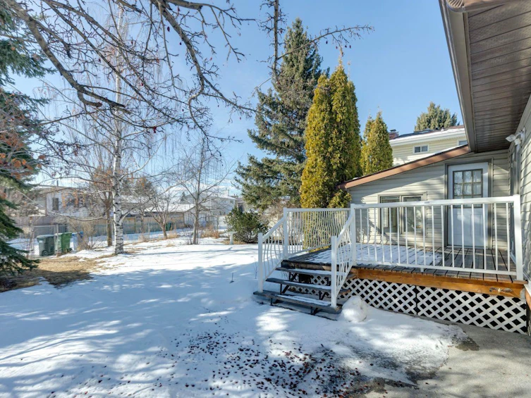 571 Woodside Place SW, Calgary, AB, T2W 3J9 - 4