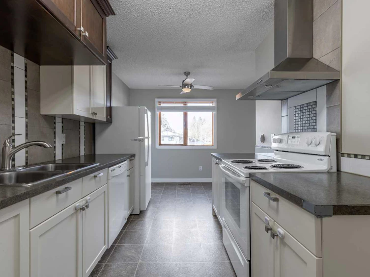 503 16 Street N, Lethbridge, AB, T1H 3A5 - 10