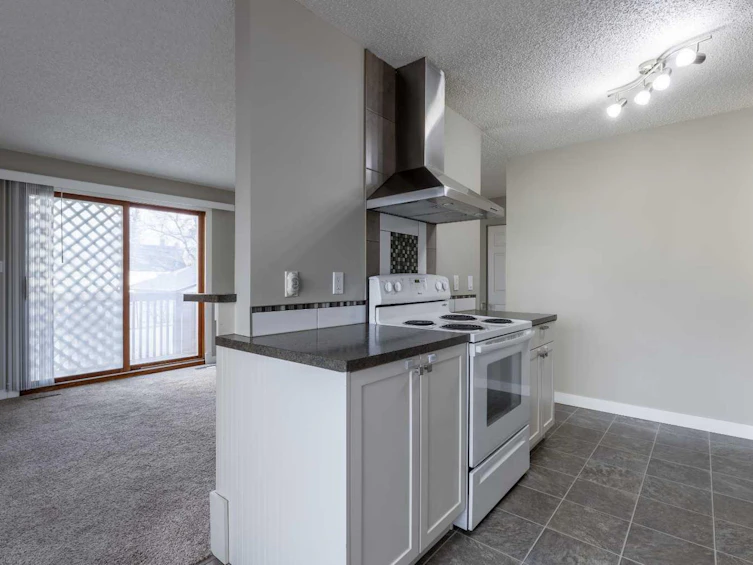 503 16 Street N, Lethbridge, AB, T1H 3A5 - 9