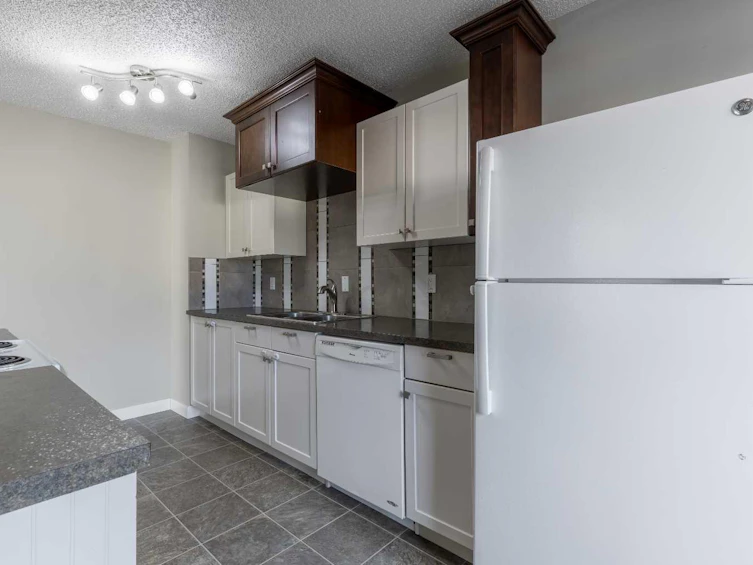 503 16 Street N, Lethbridge, AB, T1H 3A5 - 8