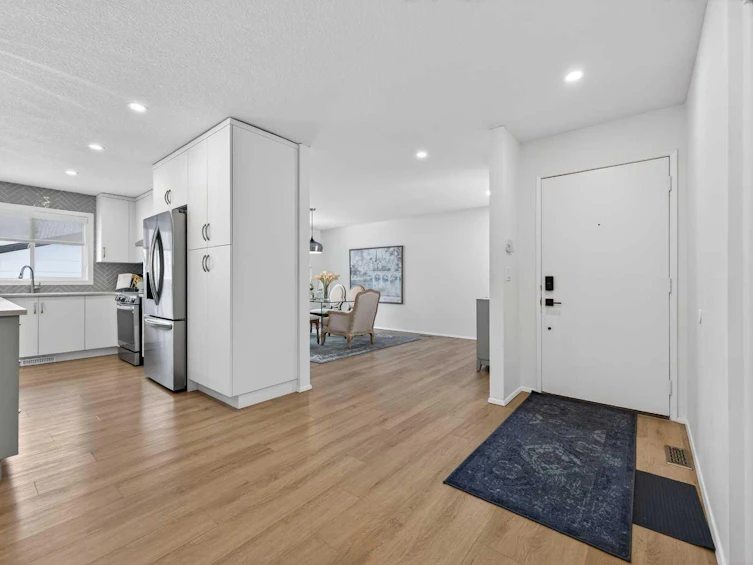 60 Sunmount Close SE, Calgary, AB, T2X 1V6 - 2