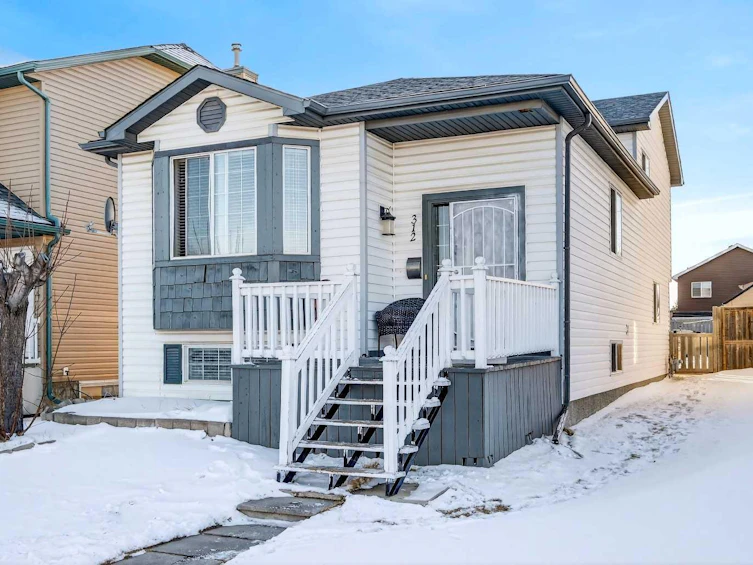 312 Martin Crossing Way NE, Calgary, AB, T3J 3T2