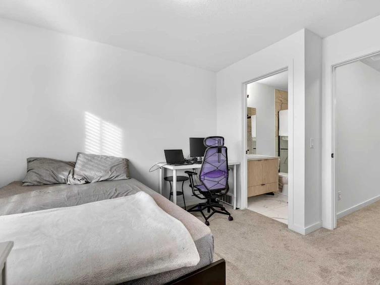 2422 210 Avenue SE, Calgary, AB, T2X 4C2 - 22
