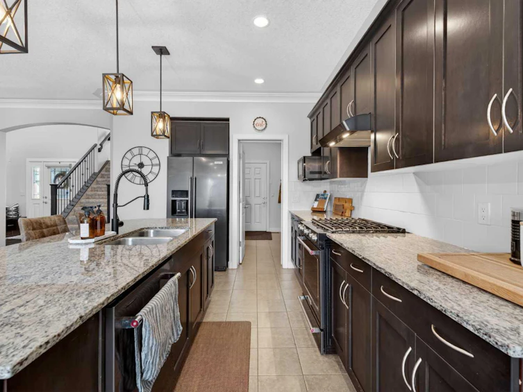 27 Sunset Court, Cochrane, AB, T4C 0G3 - 11