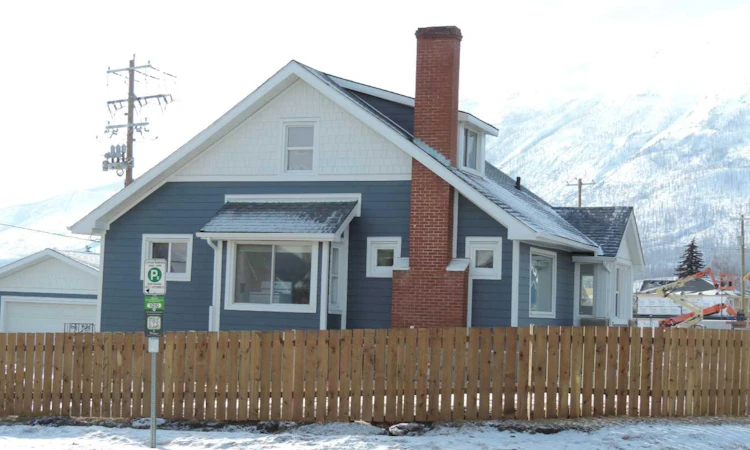 701 Geikie Street