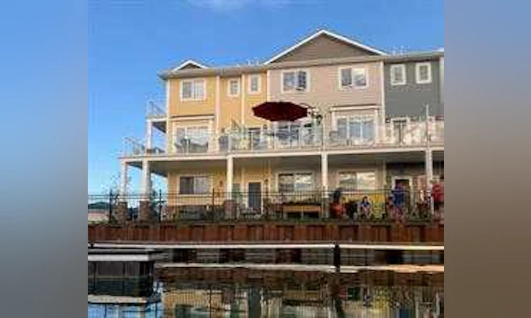 124-5210 Lakeshore Drive