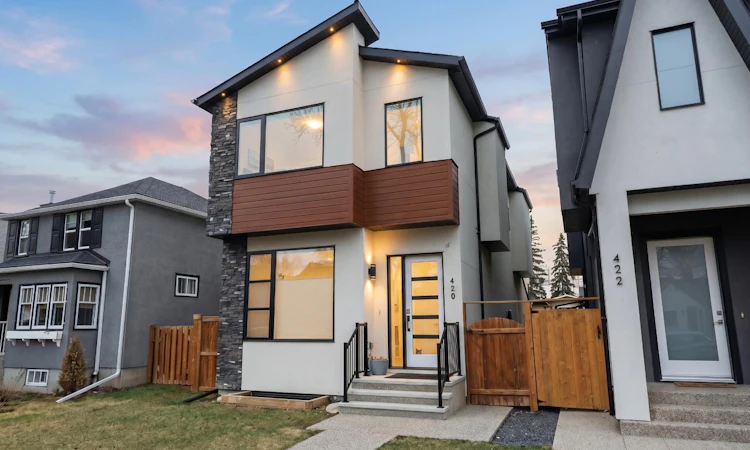 420 14 Avenue NE