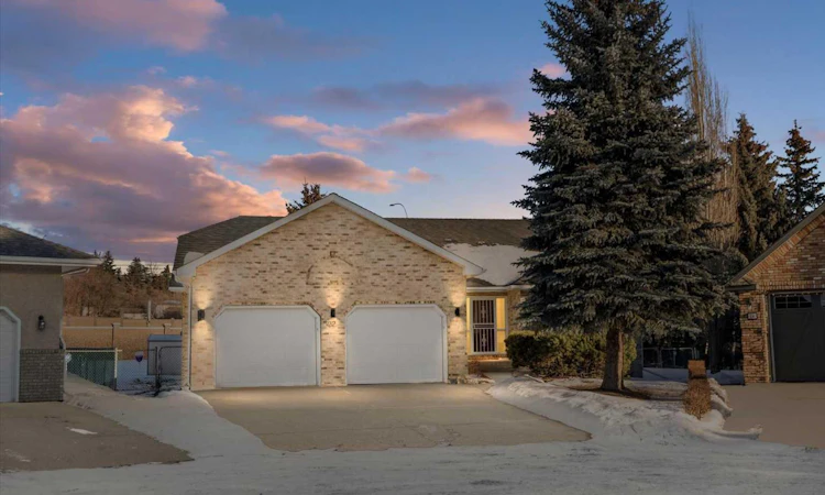 22 Varsity Estates Close NW