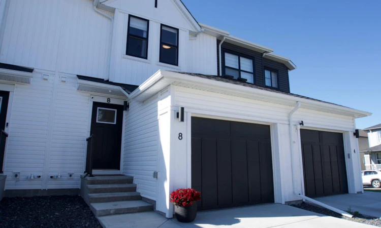 8 Heritage Lane
