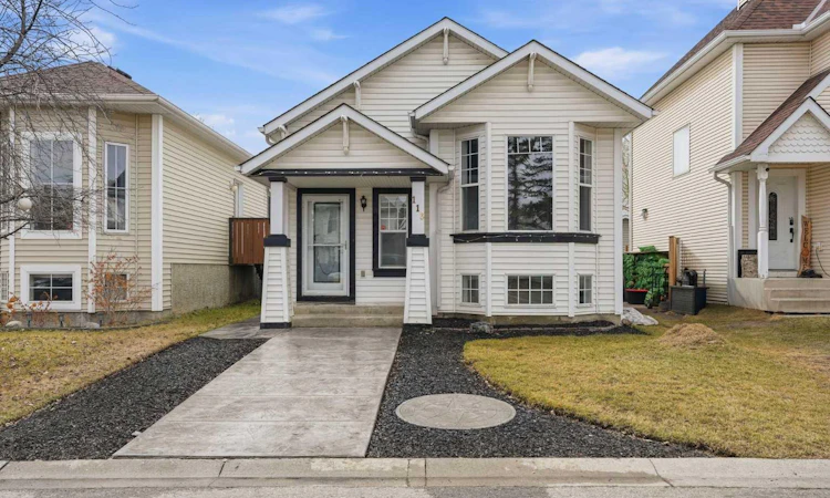 113 Mt Lorette Place SE