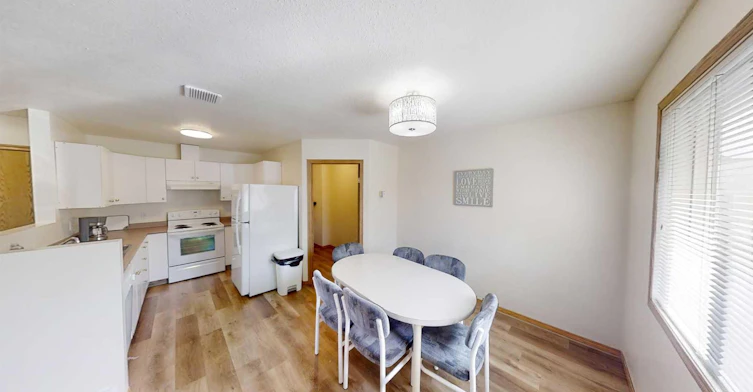 D-10605 102 Street, Grande Prairie, AB, T8V 2W8 - 5