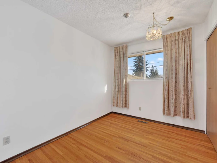 7228 Huntridge Hill NE, Calgary, AB, T2K 4A5 - 17