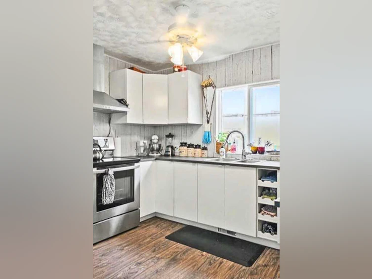 10132 106 Avenue, Grande Prairie, AB, T8V 1J8 - 2