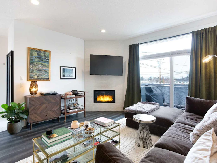 2-2816 34 Street SW, Calgary, AB, T3E 2W9