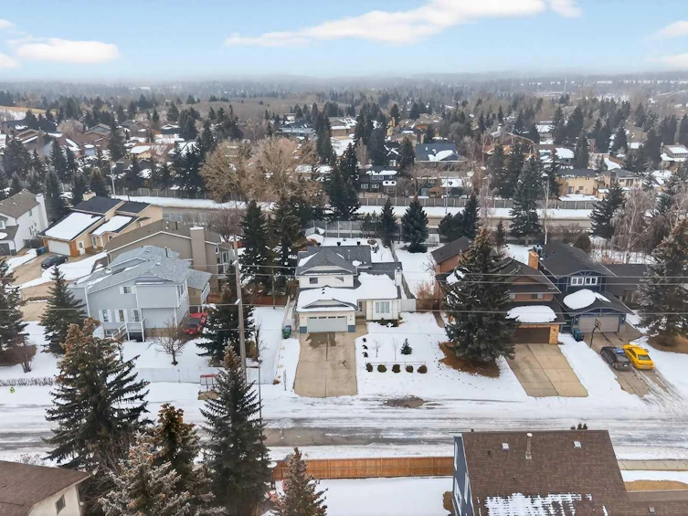 91 Hawkley Valley Road NW, Calgary, AB, T3G 3B8 - 3