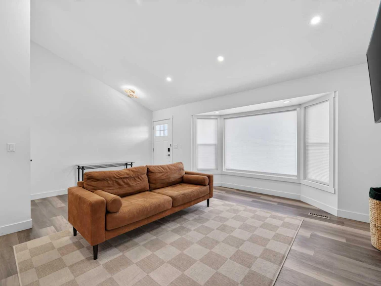 3007 12 Avenue SW, Calgary, AB, T3C 0S5 - 9