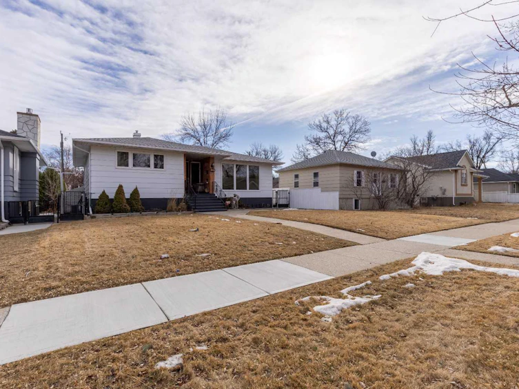533 16 Street S, Lethbridge, AB, T1J 3Z1 - 3