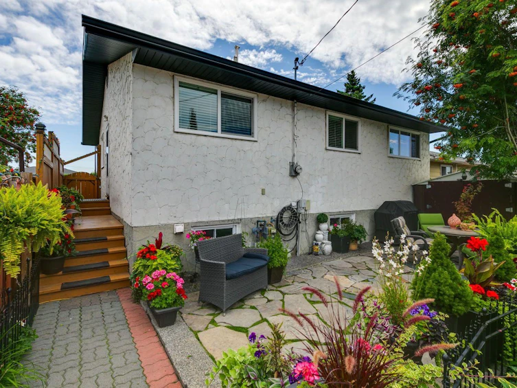 299 Doverview Crescent SE, Calgary, AB, T2B 1Y7 - 2