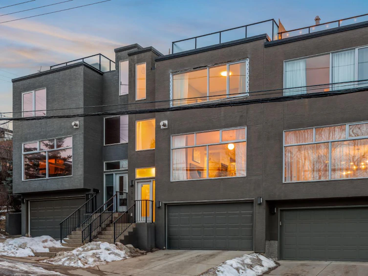 2915 17 Street SW, Calgary, AB, T2T 4N6 - 2