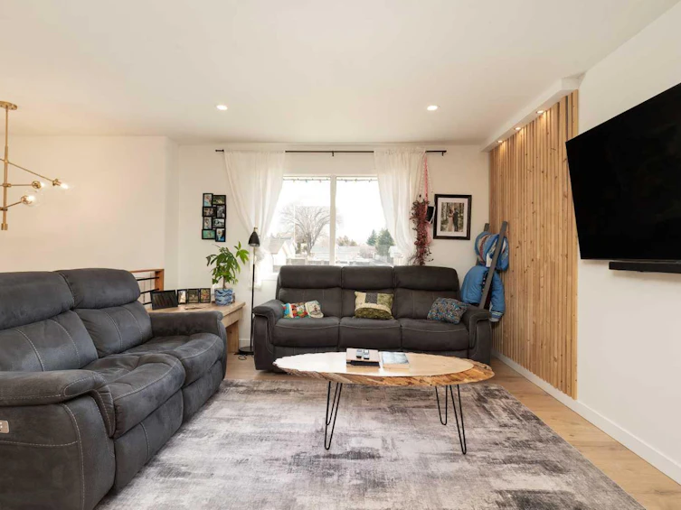 2414 14 Street N, Lethbridge, AB, T1H 4P3 - 5