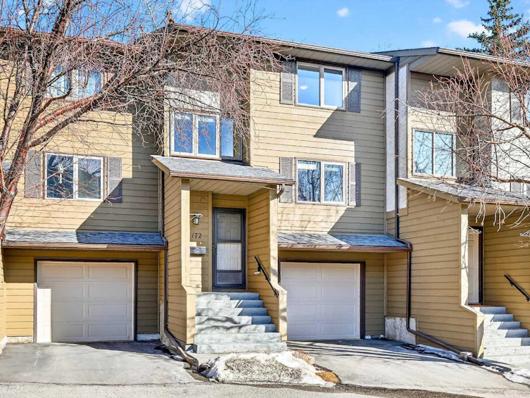 172 Glamis Terrace SW, Calgary, AB, T3E 6V3
