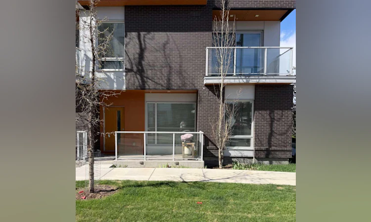 102-3125 39 Street NW