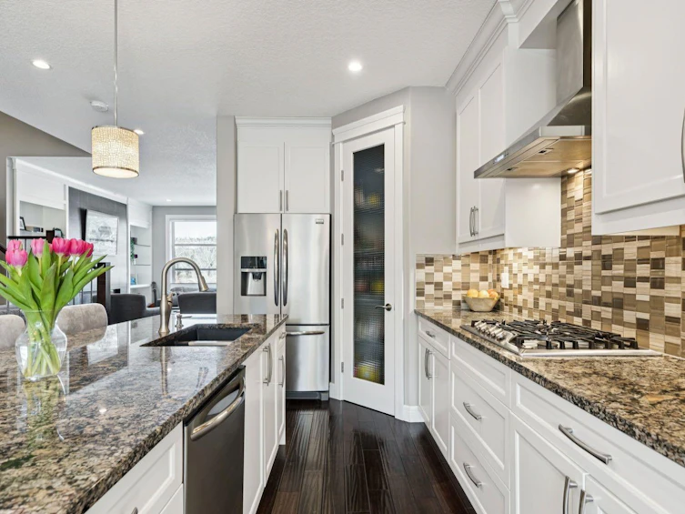 4804 21 Avenue NW, Calgary, AB, T3B 0W9 - 8