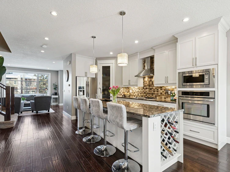 4804 21 Avenue NW, Calgary, AB, T3B 0W9 - 9
