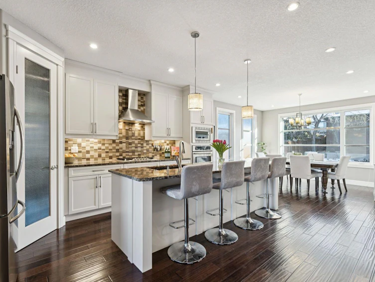 4804 21 Avenue NW, Calgary, AB, T3B 0W9 - 5