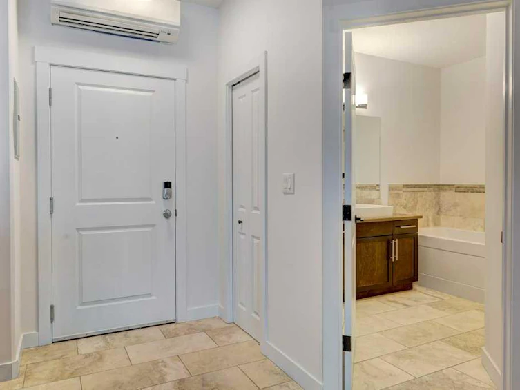 31-35 Inglewood Park SE, Calgary, AB, T2G 1B5 - 4