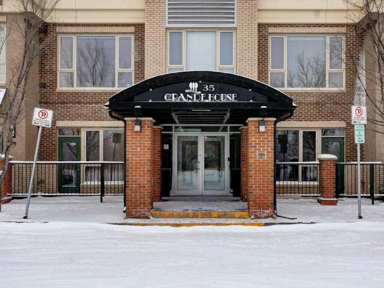 31-35 Inglewood Park SE, Calgary, AB, T2G 1B5 - 2