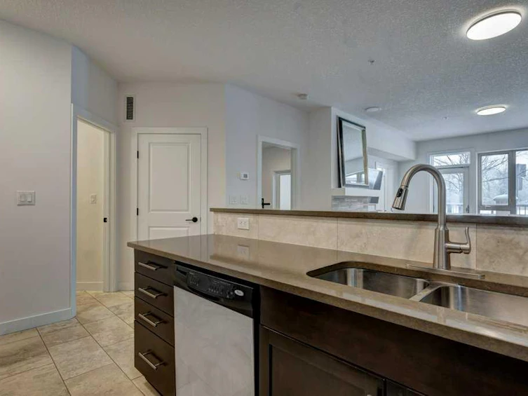 31-35 Inglewood Park SE, Calgary, AB, T2G 1B5 - 9