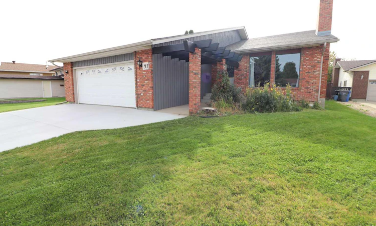 37 Buttercup Court SE