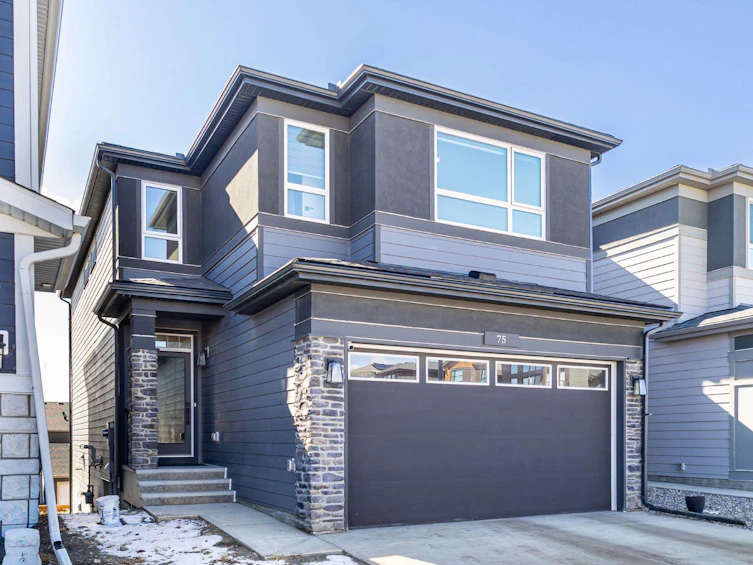 75 Royston Heath NW, Calgary, AB, T3L 0K3