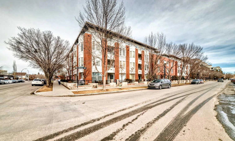 204-830 Centre Avenue NE