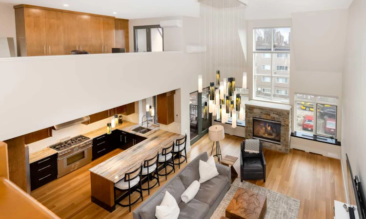 303-1407 Kensington Close NW