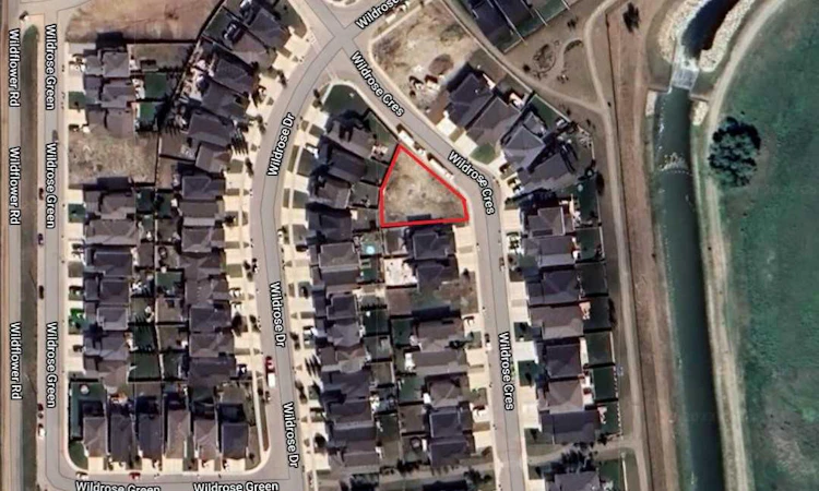 212 Wildrose Crescent
