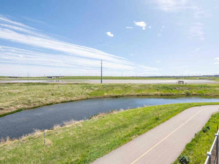 100 Copperstone Villas SE, Calgary, AB, T2Z 5E3 - 25
