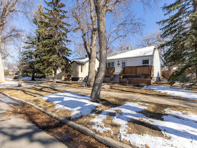 957 12 Street S, Lethbridge, AB, T1J 2S8 - 3