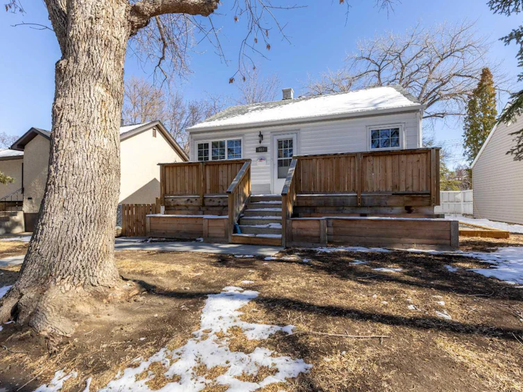 957 12 Street S, Lethbridge, AB, T1J 2S8
