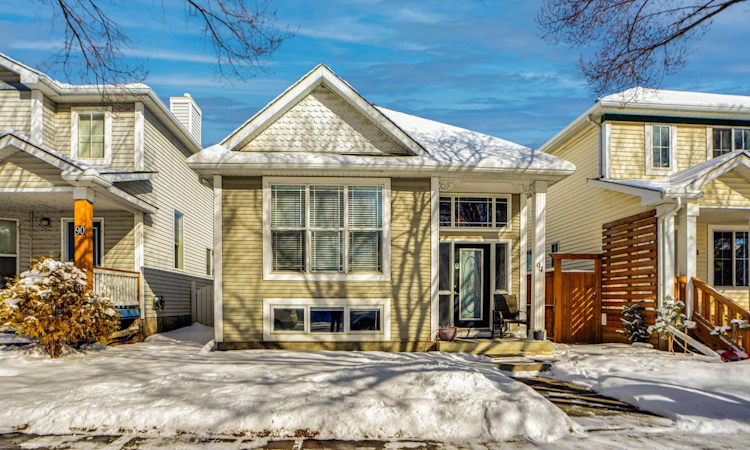 94 Inverness Park SE
