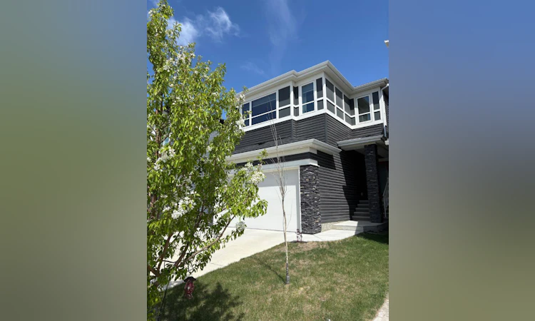 98 Lucas Crescent NW