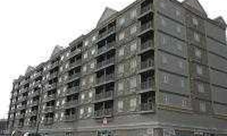 515-8528 Manning Avenue
