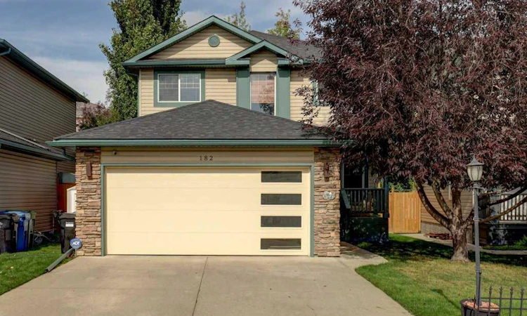 182 Harvest Creek Close NE