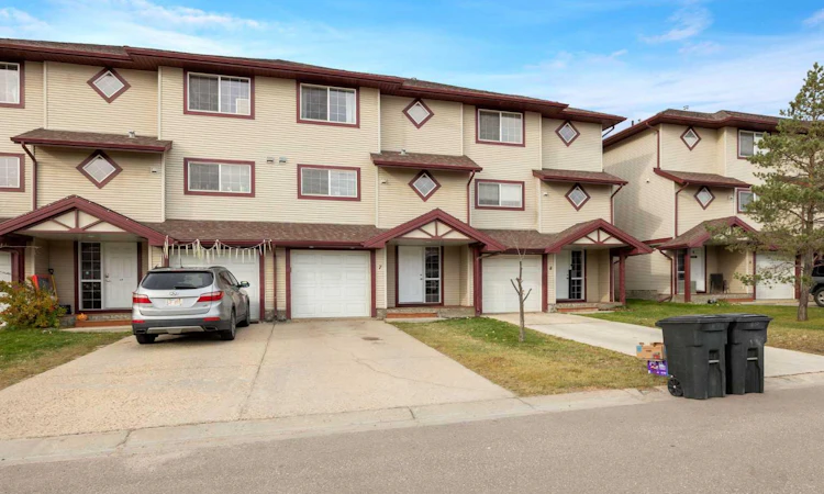 7-220 Swanson Crescent