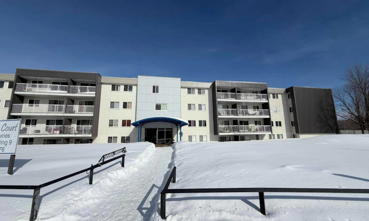 210-9 Clearwater Crescent