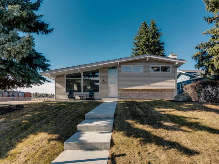 9939 Maplecreek Drive SE, Calgary, AB, T2J 1T4