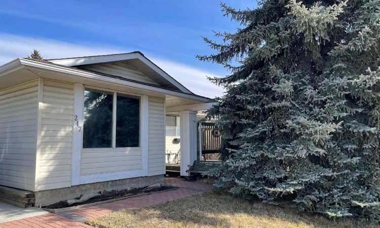 247 Bracewood Road SW