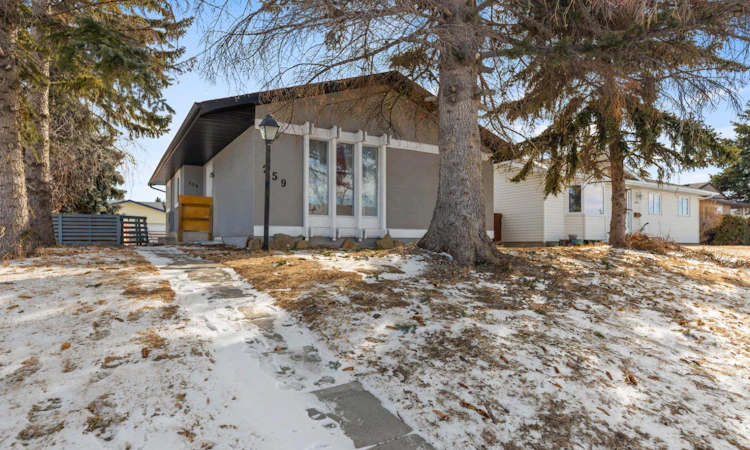 259 Manora Crescent NE