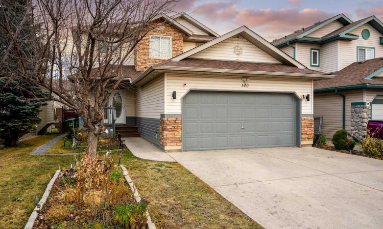 140 Fairways Drive NW